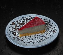 Чизкейк с соленой карамелью и арахисом