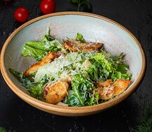 Салат Цезарь с курицей