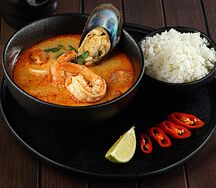 Том ям с морепродуктами