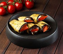 Рулетики из баклажанов с сыром и помидорами