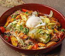 Нисуаз с тунцом и яйцом пашот