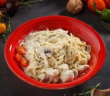 Феттуччине с курицей и грибами