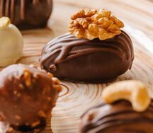 Финики с грецким орехом