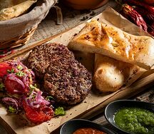 Котлеты по-грузински с овощами