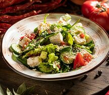 Шпинат и овощи с сыром чанах