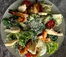 Салат Цезарь с креветкой