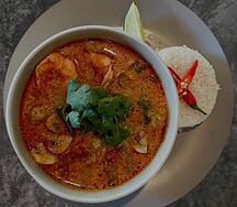 Том ям с морепродуктами