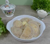 Вареники с творогом и сметаной