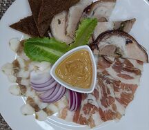 Ассорти из домашнего сала