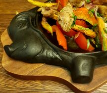 Сковородка со свининой