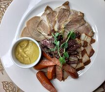 Мясная тарелка