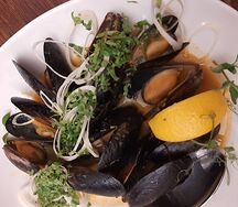 Черноморские мидии в соусе том ям