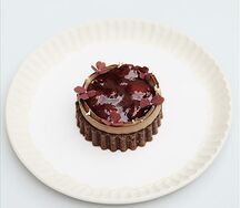 Vegan тарт тонка-фундук-вишня