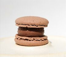 Макарон шоколад-шоколадная карамель mini