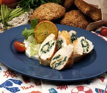 Куриная грудка со шпинатом и творожным муссом