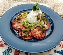 Салат Капрезе с сыром Буррата