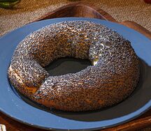 Бублик с маком