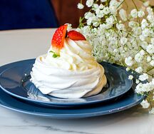 Десерт Павлова Ягодная