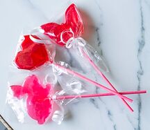 Леденец-погремушка без сахара на палочке