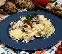 Фетучини с курицей и грибами