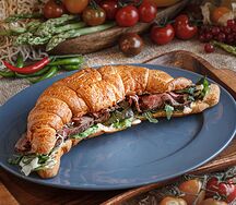 Круассан с ростбифом