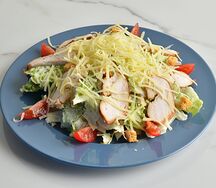 Салат Цезарь с куриной грудкой