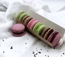 Макарон малиновый