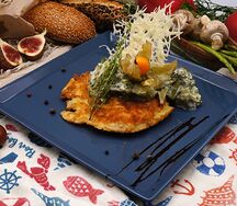 Куриная грудка в сырной корочке с брокколи