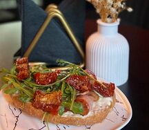 Брускетта с беконом