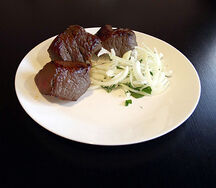 Печень говяжья в сетке на мангале