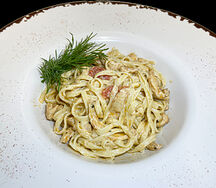 Паста с курицей в сливочном соусе