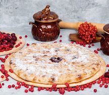 Пирог с вишней и смородиной