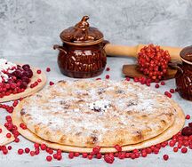 Пирог с вишней и творогом