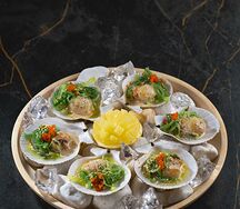 Гребешки с ореховым соусом и чуккой