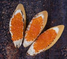 Тапас с красной икрой