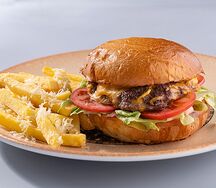 Бургер с говяжей котлетой