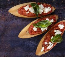 Тапас с печеным перцем и сыром