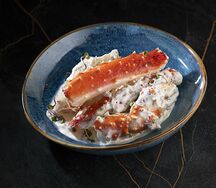 Фаланги камчатского краба в сливочно-медовом соусе