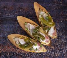 Тапас с горчицей и салом