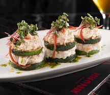 Жаренный цукини с креветкой и соусом лава