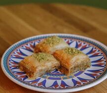 Квадратная пахлава с фисташками
