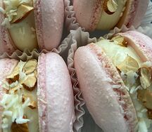 Макаронс кокос-миндаль . 