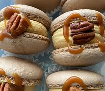 Макаронс с карамелью и пеканом