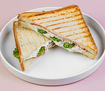 Сэндвич Цезарь с курицей