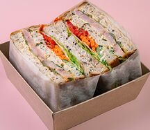 Сэндвич копчёная курочка с овощами