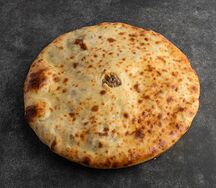 Осетинский пирог Мясо, помидор и зелень