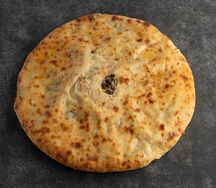 Осетинский пирог Курица, грибы и сыр