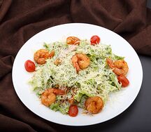 Салат Цезарь с креветками