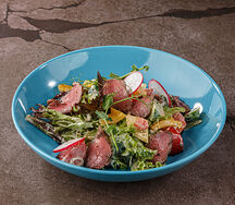 Салат с ростбифом и соусом тоннато