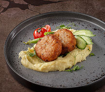 Домашние фрикадельки с картофельным пюре